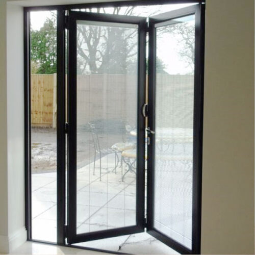 cua-luoi-chong-con-trung-dang-xep-nhieu-canh-500x500